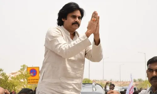 Pawan Kalyan: ఆత్మహత్యలకు పాల్పడిన కౌలు రైతుల కుటుంబాలకు పవన్ ఆర్థిక సాయం.. Pawan Kalyan: ఆత్మహత్యలకు పాల్పడిన కౌలు రైతుల కుటుంబాలకు పవన్ ఆర్థిక సాయం..