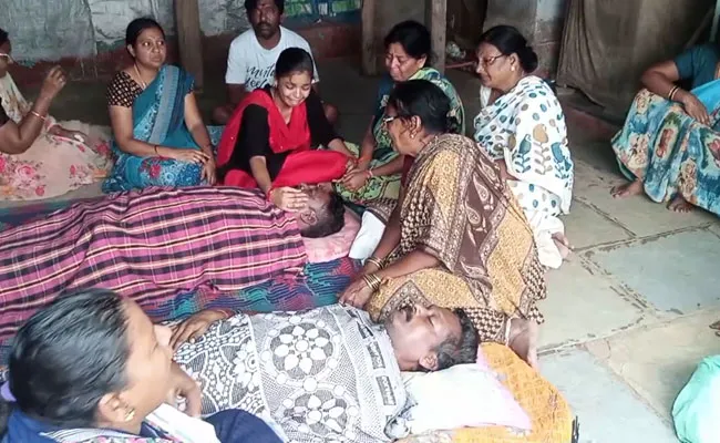Mancherial: మంచిర్యాల జిల్లాలో విషాదం.. తమ్ముడి మరణవార్త విని ఆగిన అన్నయ్య గుండె.. Mancherial: మంచిర్యాల జిల్లాలో విషాదం.. తమ్ముడి మరణవార్త విని ఆగిన అన్నయ్య గుండె..