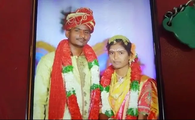 Siddipet: ఇష్టం లేని పెళ్లి చేశారని భర్తను చంపిన భార్య.. ప్రియుడితో కలిసి.. Siddipet: ఇష్టం లేని పెళ్లి చేశారని భర్తను చంపిన భార్య.. ప్రియుడితో కలిసి..