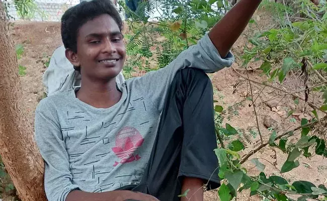 Tirupati: తిరుపతిలో విషాదం.. ఎగ్జామ్ సెంటర్లోనే గుండెపోటుతో విద్యార్థి మృతి.. Tirupati: తిరుపతిలో విషాదం.. ఎగ్జామ్ సెంటర్లోనే గుండెపోటుతో విద్యార్థి మృతి..