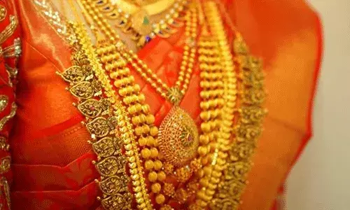 Gold and Silver Rates Today :  భారీగా తగ్గిన బంగారం, వెండి ధరలు..మార్కెట్లో ఈరోజు ఇలా..