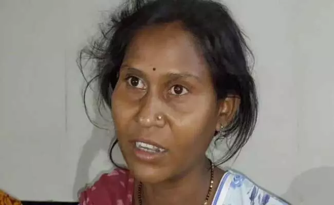 Maharashtra : చిరుతపులితో పోరాడి కూతుర్ని రక్షించుకుంది..! Maharashtra : చిరుతపులితో పోరాడి కూతుర్ని రక్షించుకుంది..!