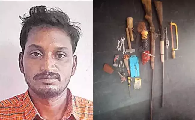 Chittoor :  చిత్తూరు జిల్లాలో తుపాకులు తయారు చేస్తూ పట్టుబడ్డ గ్రామ వాలంటీర్