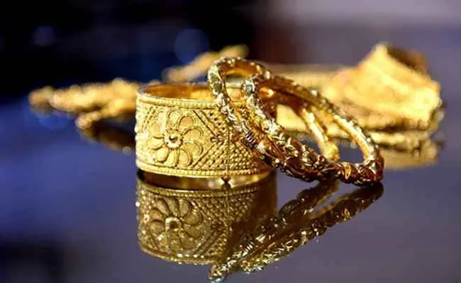 Gold and Silver Rates Today: భారీగా పెరిగిన బంగారం, వెండి ధరలు.. Gold and Silver Rates Today: భారీగా పెరిగిన బంగారం, వెండి ధరలు..