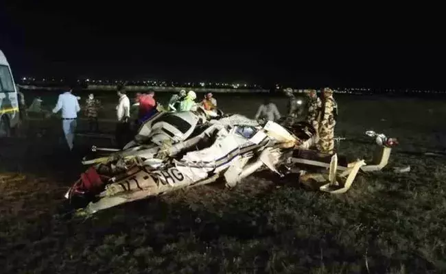 Chhattisgarh: ఛత్తీస్గఢ్లో ఘోర ప్రమాదం.. కుప్పకూలిన ప్రభుత్వ హెలికాప్టర్.. Chhattisgarh: ఛత్తీస్గఢ్లో ఘోర ప్రమాదం.. కుప్పకూలిన ప్రభుత్వ హెలికాప్టర్..