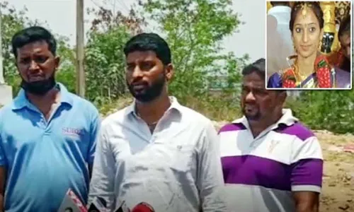 Vishakhapatnam : సృజన ఇష్టంతోనే పెళ్లి ఫిక్స్ చేశాం : సోదరుడు విజయ్ Vishakhapatnam : సృజన ఇష్టంతోనే పెళ్లి ఫిక్స్ చేశాం : సోదరుడు విజయ్