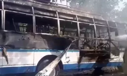 Jammu Kashmir :  వైష్ణో దేవీ యాత్రకు వెళ్లే బస్సులో మంటలు.. నలుగురు మృతి