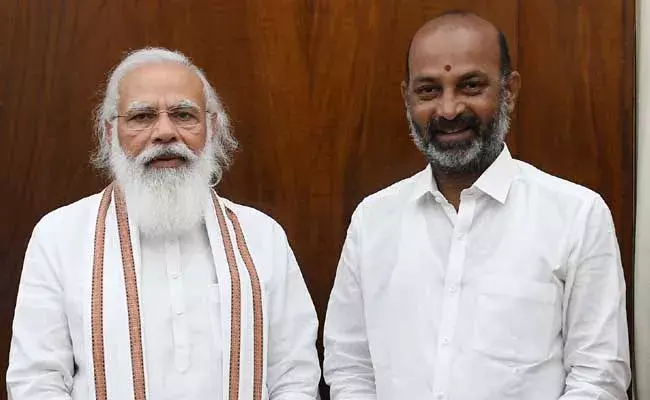 Narendra Modi : బండి సంజయ్కు ప్రధాని మోదీ ఫోన్.. శభాష్ అంటూ Narendra Modi : బండి సంజయ్కు ప్రధాని మోదీ ఫోన్.. శభాష్ అంటూ