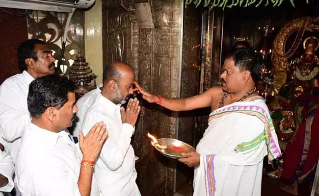 Bandi Sanjay : బీజేపీ అధికారంలోకి రాగానే పేదలందరికీ ఇళ్ళు : బండి సంజయ్ Bandi Sanjay : బీజేపీ అధికారంలోకి రాగానే పేదలందరికీ ఇళ్ళు : బండి సంజయ్