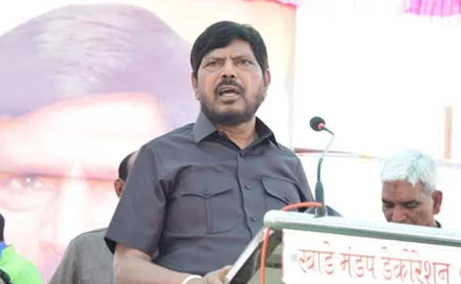 Ramdas Athawale : భార్యా దినోత్సవం జరుపుకోవాల్సిందే.. కేంద్ర మంత్రి డిమాండ్ Ramdas Athawale : భార్యా దినోత్సవం జరుపుకోవాల్సిందే.. కేంద్ర మంత్రి డిమాండ్