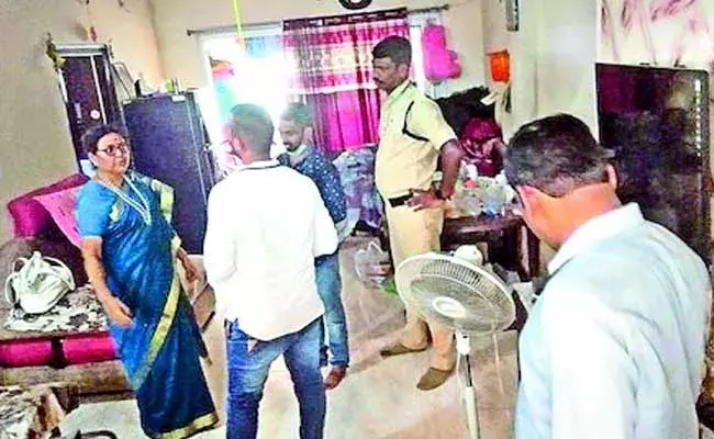 karate kalyani  : కొంతమంది కక్షగట్టి తప్పుడు ఫిర్యాదు చేశారు :  కరాటే కళ్యాణి తల్లి karate kalyani  : కొంతమంది కక్షగట్టి తప్పుడు ఫిర్యాదు చేశారు :  కరాటే కళ్యాణి తల్లి