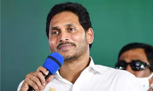 Eluru: ఏపీలో జగన్ పాలనపై ప్రజా వ్యతిరేకత.. ఏలూరు సభ నుండి మధ్యలోనే వెళ్లిపోయిన జనం.. Eluru: ఏపీలో జగన్ పాలనపై ప్రజా వ్యతిరేకత.. ఏలూరు సభ నుండి మధ్యలోనే వెళ్లిపోయిన జనం..
