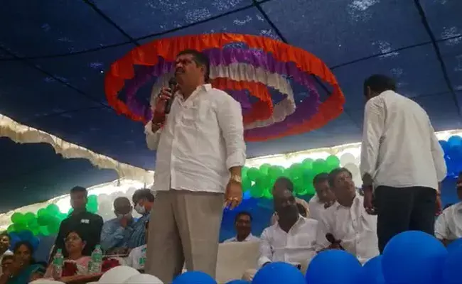 Avanthi Srinivas: టీవీ5 ప్రతినిధిపై మాజీ మంత్రి చిందులు.. సహనం కోల్పోయి.. Avanthi Srinivas: టీవీ5 ప్రతినిధిపై మాజీ మంత్రి చిందులు.. సహనం కోల్పోయి..