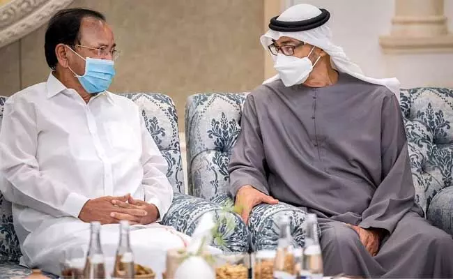 Venkaiah Naidu : షేక్ ఖలీఫా కు నివాళులు అర్పించిన భారత ఉపరాష్ట్రపతి..! Venkaiah Naidu : షేక్ ఖలీఫా కు నివాళులు అర్పించిన భారత ఉపరాష్ట్రపతి..!