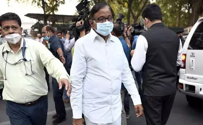 Chidambaram : కాంగ్రెస్ లీడర్ చిదంబరం ఇళ్లు, ఆఫీసుల్లో సోదాలు Chidambaram : కాంగ్రెస్ లీడర్ చిదంబరం ఇళ్లు, ఆఫీసుల్లో సోదాలు