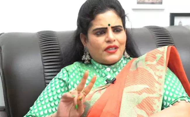 Karate Kalyani: మా అమ్మ, తమ్ముడు ఆత్మహత్య చేసుకుంటామన్నారు- కరాటే కళ్యాణి Karate Kalyani: మా అమ్మ, తమ్ముడు ఆత్మహత్య చేసుకుంటామన్నారు- కరాటే కళ్యాణి