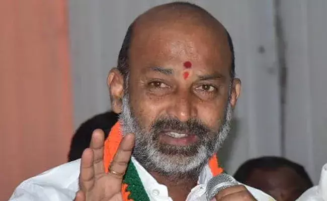 Bandi sanjay : కేసీఆర్కు గ్రామ పంచాయతీలంటే ఏ మాత్రం గౌరవం లేదు : బండి సంజయ్ Bandi sanjay : కేసీఆర్కు గ్రామ పంచాయతీలంటే ఏ మాత్రం గౌరవం లేదు : బండి సంజయ్