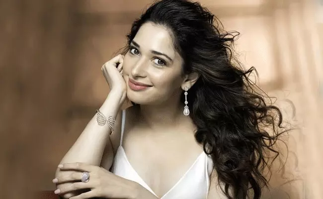 Tamanna Bhatia: తమన్నా అందం, ఆరోగ్యం.. అమ్మ చెప్పిన చిట్కాలతోనే.. Tamanna Bhatia: తమన్నా అందం, ఆరోగ్యం.. అమ్మ చెప్పిన చిట్కాలతోనే..