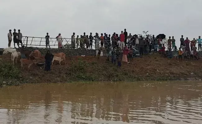 Assam: వరద బీభత్సం.. ఇళ్లు కోల్పోయి రైల్వే ట్రాక్పై 500 కుటుంబాలు.. Assam: వరద బీభత్సం.. ఇళ్లు కోల్పోయి రైల్వే ట్రాక్పై 500 కుటుంబాలు..