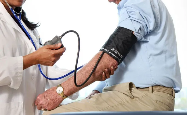 High Blood Pressure: హై బీపీ సైలెంట్ కిల్లర్.. అశ్రద్ధ వద్దు.. High Blood Pressure: హై బీపీ సైలెంట్ కిల్లర్.. అశ్రద్ధ వద్దు..