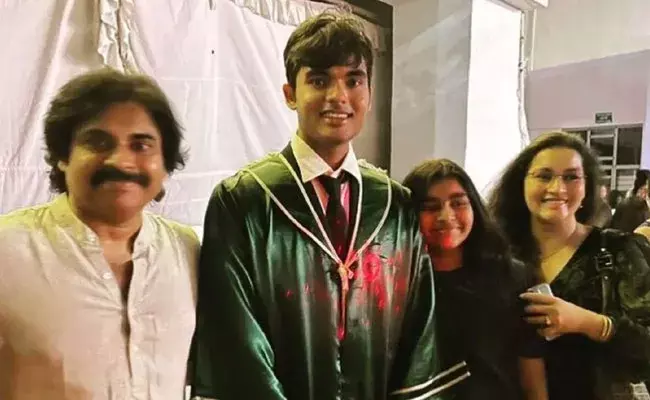 Pawan Kalyan: కొడుకు అకీరా నందన్తో పవన్.. రేణు దేశాయ్ ఎమోషనల్ పోస్ట్.. Pawan Kalyan: కొడుకు అకీరా నందన్తో పవన్.. రేణు దేశాయ్ ఎమోషనల్ పోస్ట్..