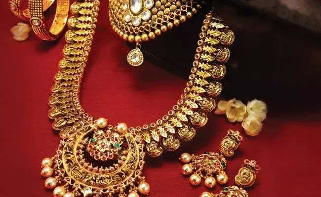 Gold and Silver Rates Today : బంగారం ధరలు స్వల్పంగా, వెండి ధరలు భారీగా.. Gold and Silver Rates Today : బంగారం ధరలు స్వల్పంగా, వెండి ధరలు భారీగా..