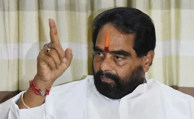 Thammineni Seetharam: కోనసీమ జిల్లాకు అంబేద్కర్ పేరుపెడితే తప్పేంటి.?: తమ్మినేని Thammineni Seetharam: కోనసీమ జిల్లాకు అంబేద్కర్ పేరుపెడితే తప్పేంటి.?: తమ్మినేని