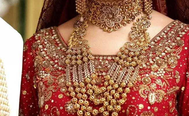 Gold and Silver Rates Today : స్థిరంగానే బంగారం, వెండి ధరలు.. మార్కెట్లో ఇలా..!