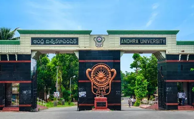 Andhra University: ఆంధ్రా యూనివర్సిటీ క్యాంపస్ వెనుక అసాంఘీక కార్యకలాపాలు.. Andhra University: ఆంధ్రా యూనివర్సిటీ క్యాంపస్ వెనుక అసాంఘీక కార్యకలాపాలు..