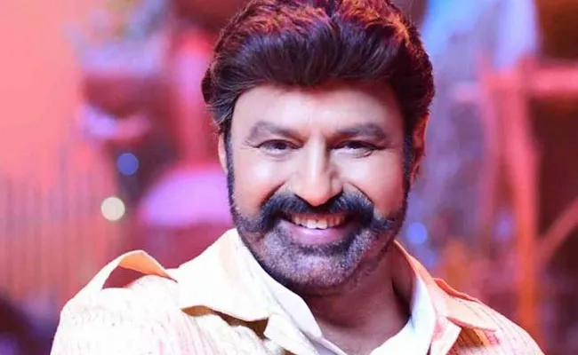 Balakrishna: బాలయ్య సినిమాలో హీరోయిన్ ఛేంజ్.. ఈసారి తెరపైకి కొత్త పేరు.. Balakrishna: బాలయ్య సినిమాలో హీరోయిన్ ఛేంజ్.. ఈసారి తెరపైకి కొత్త పేరు..