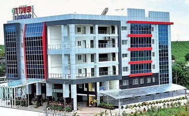 Karimnagar: కరీంనగర్ ఐటీ టవర్ దీన స్థితి.. పట్టించుకునేవారు లేక..