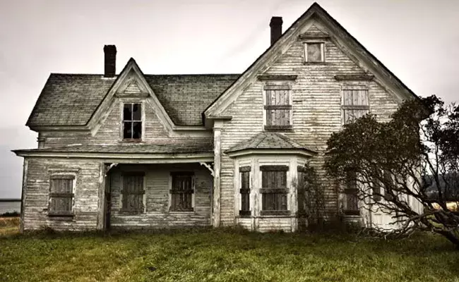 The Conjuring House: భూత్ బంగ్లాకు రూ.12 కోట్లు.. దాని వెనుక ఓ హాలీవుడ్ కథ.. The Conjuring House: భూత్ బంగ్లాకు రూ.12 కోట్లు.. దాని వెనుక ఓ హాలీవుడ్ కథ..