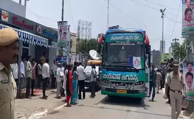 YSRCP Bus Yatra: వైసీపి బస్సు యాత్ర అట్టర్ ఫ్లాప్.. జనం రాకపోవడంతో.. YSRCP Bus Yatra: వైసీపి బస్సు యాత్ర అట్టర్ ఫ్లాప్.. జనం రాకపోవడంతో..