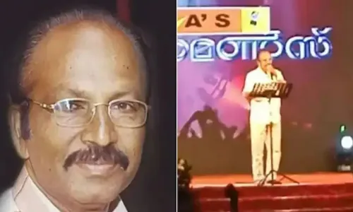 Edava Basheer : పాట పాడుతూ స్టేజ్పైనే కుప్పకూలిపోయాడు..! Edava Basheer : పాట పాడుతూ స్టేజ్పైనే కుప్పకూలిపోయాడు..!