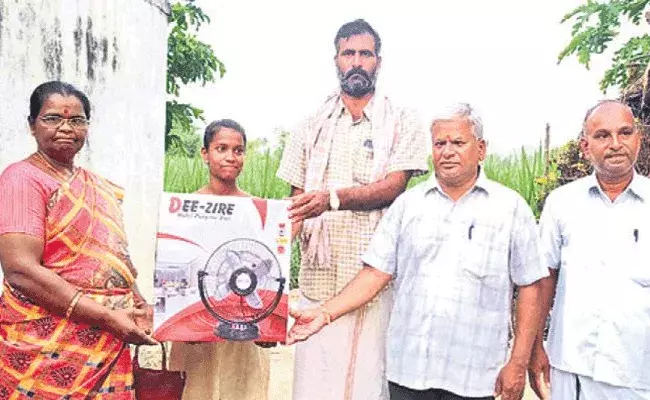 Tamil Nadu: పాఠశాల వినూత్న కార్యక్రమం.. తెలుగు మీడియంలో చేరితే ఉచితంగా..