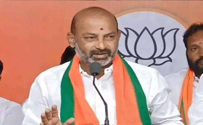 Bandi Sanjay: రాష్ట్రానికి 24 గంటల ఉచిత విద్యుత్లో పెద్దఎత్తున అవినీతి: బండి సంజయ్ Bandi Sanjay: రాష్ట్రానికి 24 గంటల ఉచిత విద్యుత్లో పెద్దఎత్తున అవినీతి: బండి సంజయ్