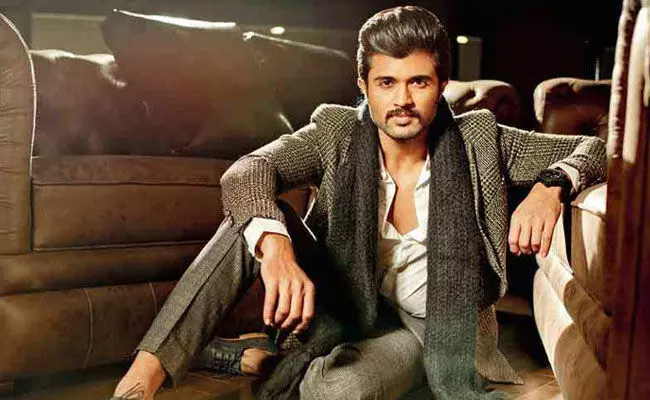 Vijay Deverakonda: బాలీవుడ్ షోలో విజయ్ దేవరకొండ.. ఆ ఇద్దరి తర్వాత రౌడీ హీరోకే ఛాన్స్.. Vijay Deverakonda: బాలీవుడ్ షోలో విజయ్ దేవరకొండ.. ఆ ఇద్దరి తర్వాత రౌడీ హీరోకే ఛాన్స్..