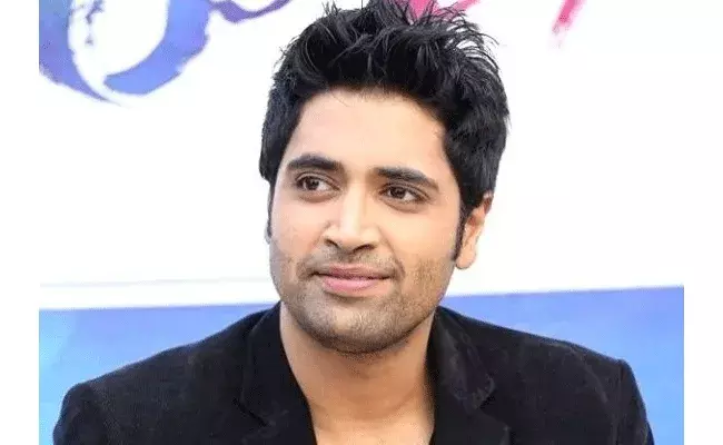 Adivi Sesh: నెటిజన్ ట్వీట్.. రెండు గంటల్లో పరిష్కరించిన హీరో.. Adivi Sesh: నెటిజన్ ట్వీట్.. రెండు గంటల్లో పరిష్కరించిన హీరో..