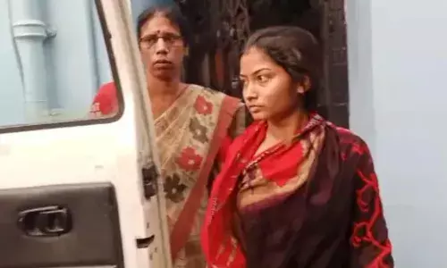 ప్రియుడి కోసం గంట పాటు ఈత కొట్టి.. బంగ్లాదేశ్ నుంచి భారత్కు చేరిన మహిళ ప్రియుడి కోసం గంట పాటు ఈత కొట్టి.. బంగ్లాదేశ్ నుంచి భారత్కు చేరిన మహిళ