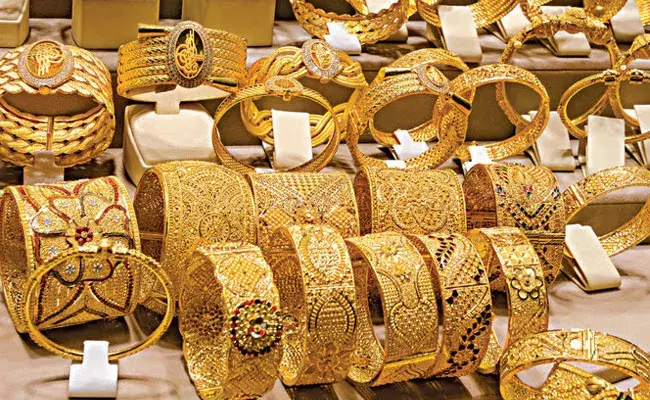Gold and Silver Rates Today: బంగారం, వెండి ధరల్లో స్వల్ప మార్పులు.. ఈరోజు ఇలా..! Gold and Silver Rates Today: బంగారం, వెండి ధరల్లో స్వల్ప మార్పులు.. ఈరోజు ఇలా..!