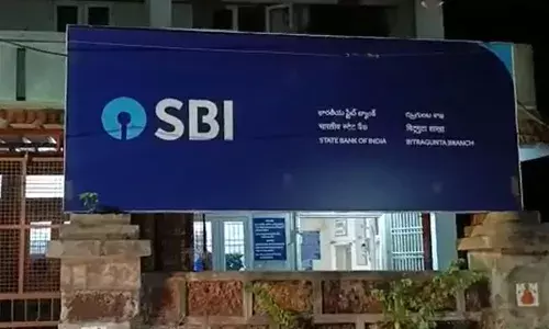 Nellore: పెన్షన్ డబ్బులపై దొంగల కన్ను.. పక్కా ప్లాన్తో రూ.లక్షా 55 వేలు చోరీ.. Nellore: పెన్షన్ డబ్బులపై దొంగల కన్ను.. పక్కా ప్లాన్తో రూ.లక్షా 55 వేలు చోరీ..