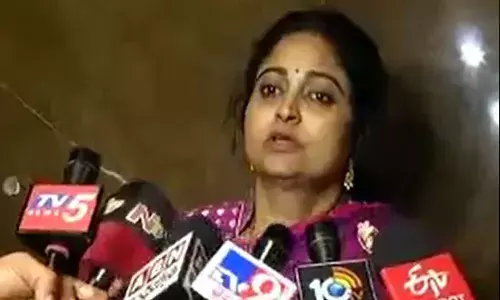 Divya Vani :  టీడీపీ కేంద్ర కార్యాలయంలో చంద్రబాబును కలిసిన దివ్యవాణి Divya Vani :  టీడీపీ కేంద్ర కార్యాలయంలో చంద్రబాబును కలిసిన దివ్యవాణి