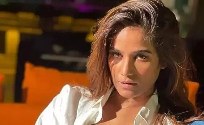 Poonam Pandey: పబ్లిక్ ప్లేస్లో అశ్లీల వీడియోలు.. నటిపై ఛార్జ్ షీట్ దాఖలు.. Poonam Pandey: పబ్లిక్ ప్లేస్లో అశ్లీల వీడియోలు.. నటిపై ఛార్జ్ షీట్ దాఖలు..