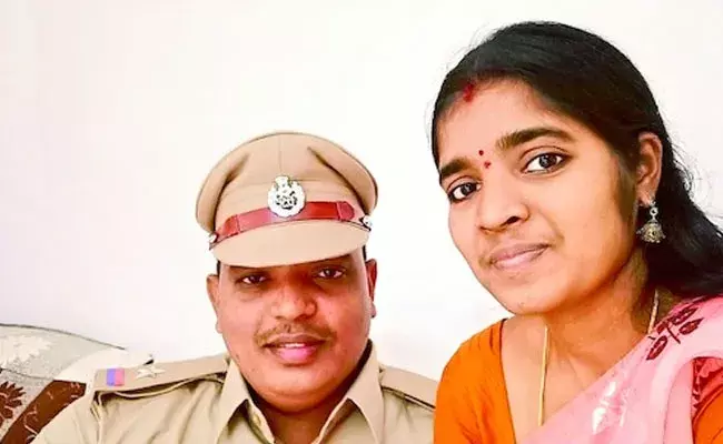 Nellore :  కుటుంబ కలహాలతో ఎస్సై భార్య ఆత్మహత్య..! Nellore :  కుటుంబ కలహాలతో ఎస్సై భార్య ఆత్మహత్య..!