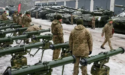 America: ఉక్రెయిన్‌కు ఆయుధాలు పంపేందుకు అమెరికా గ్రీన్ సిగ్నల్..