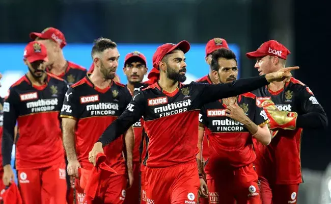 RCB: మ్యాచ్లో ఓడినా సోషల్ మీడియాలో గెలిచిన ఆర్సీబీ.. ట్విటర్లో రికార్డ్.. RCB: మ్యాచ్లో ఓడినా సోషల్ మీడియాలో గెలిచిన ఆర్సీబీ.. ట్విటర్లో రికార్డ్..