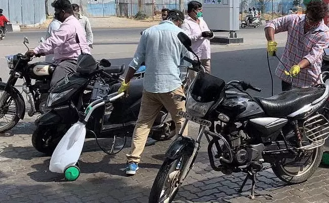 బండి ఇచ్చి బుక్కవద్దు: పోలీసుల హెచ్చరిక బండి ఇచ్చి బుక్కవద్దు: పోలీసుల హెచ్చరిక