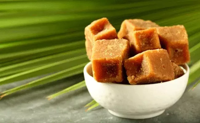 Diabetics eat Jaggery: మధుమేహ వ్యాధిగ్రస్తులు బెల్లం తినవచ్చా.. నిపుణులు ఏం చెబుతున్నారు.. Diabetics eat Jaggery: మధుమేహ వ్యాధిగ్రస్తులు బెల్లం తినవచ్చా.. నిపుణులు ఏం చెబుతున్నారు..