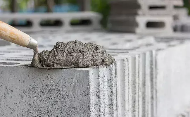 Cement Price: మళ్లీ పెరిగిన సిమెంట్ ధరలు.. 50 కిలోల బస్తా ఎంతంటే..?