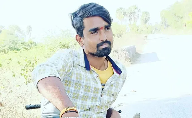 Nalgonda: నల్గొండలో దారుణం.. యువకుడి కిడ్నాప్.. ఆపై హత్య.. స్నేహితులే హంతకులు..? Nalgonda: నల్గొండలో దారుణం.. యువకుడి కిడ్నాప్.. ఆపై హత్య.. స్నేహితులే హంతకులు..?